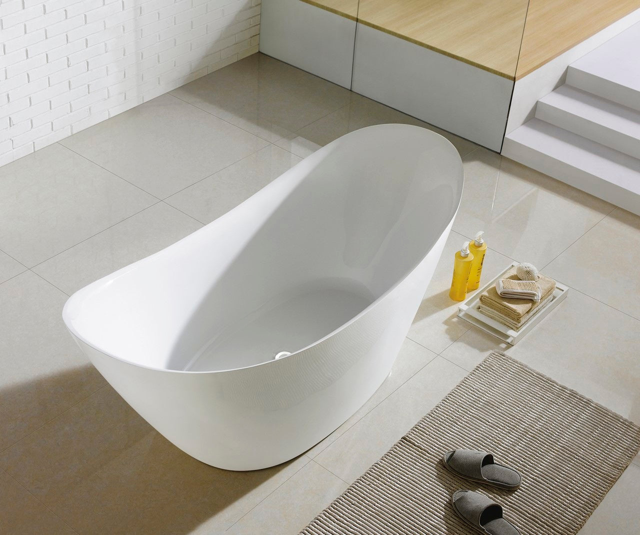 Kube Luna 68″ Free Standing Bathtub